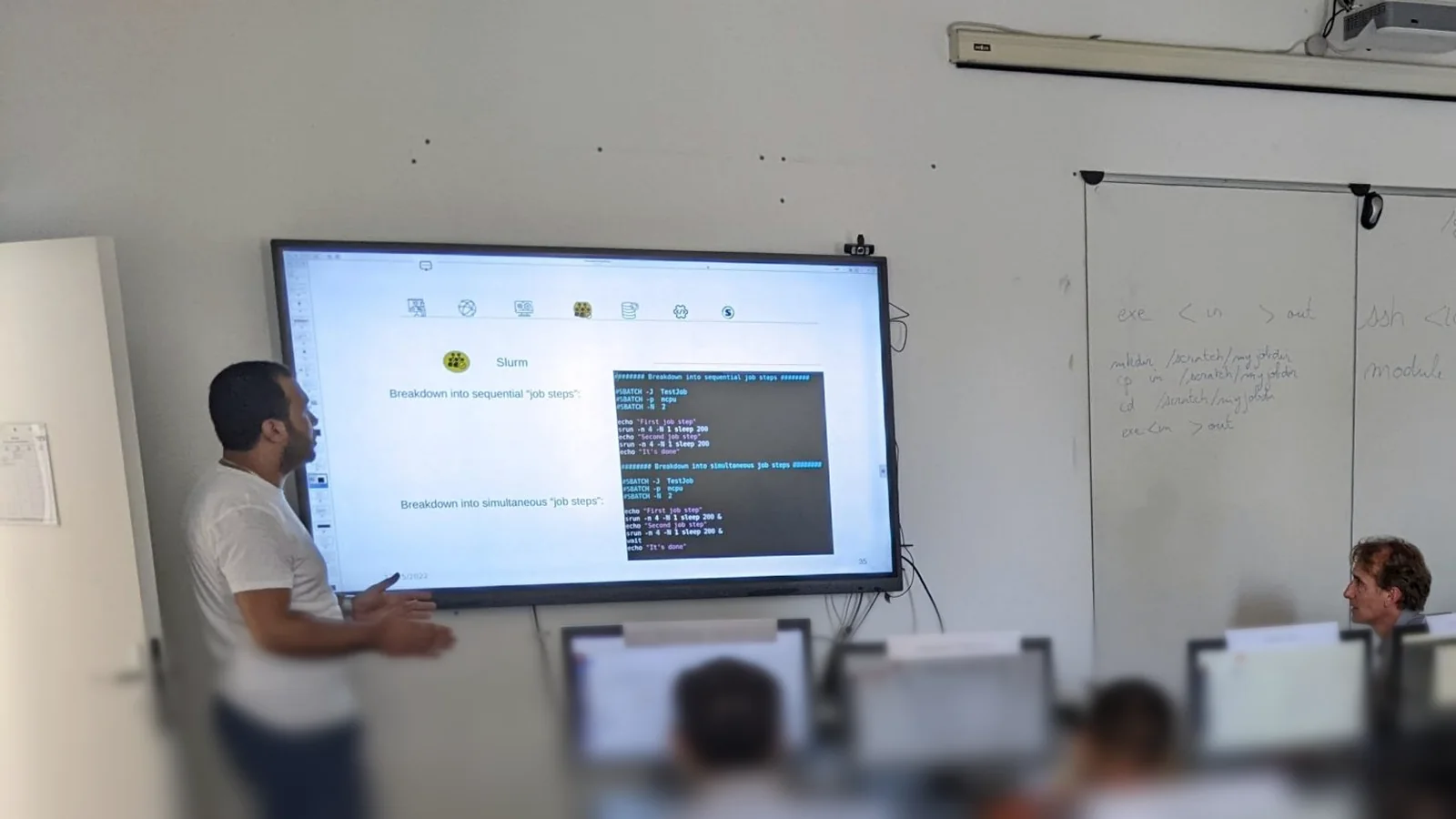 Fahd Miri animant une session de formation HPC pour NEOTECKNO